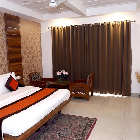 Airport Hotel New Delhi Exteriör bild