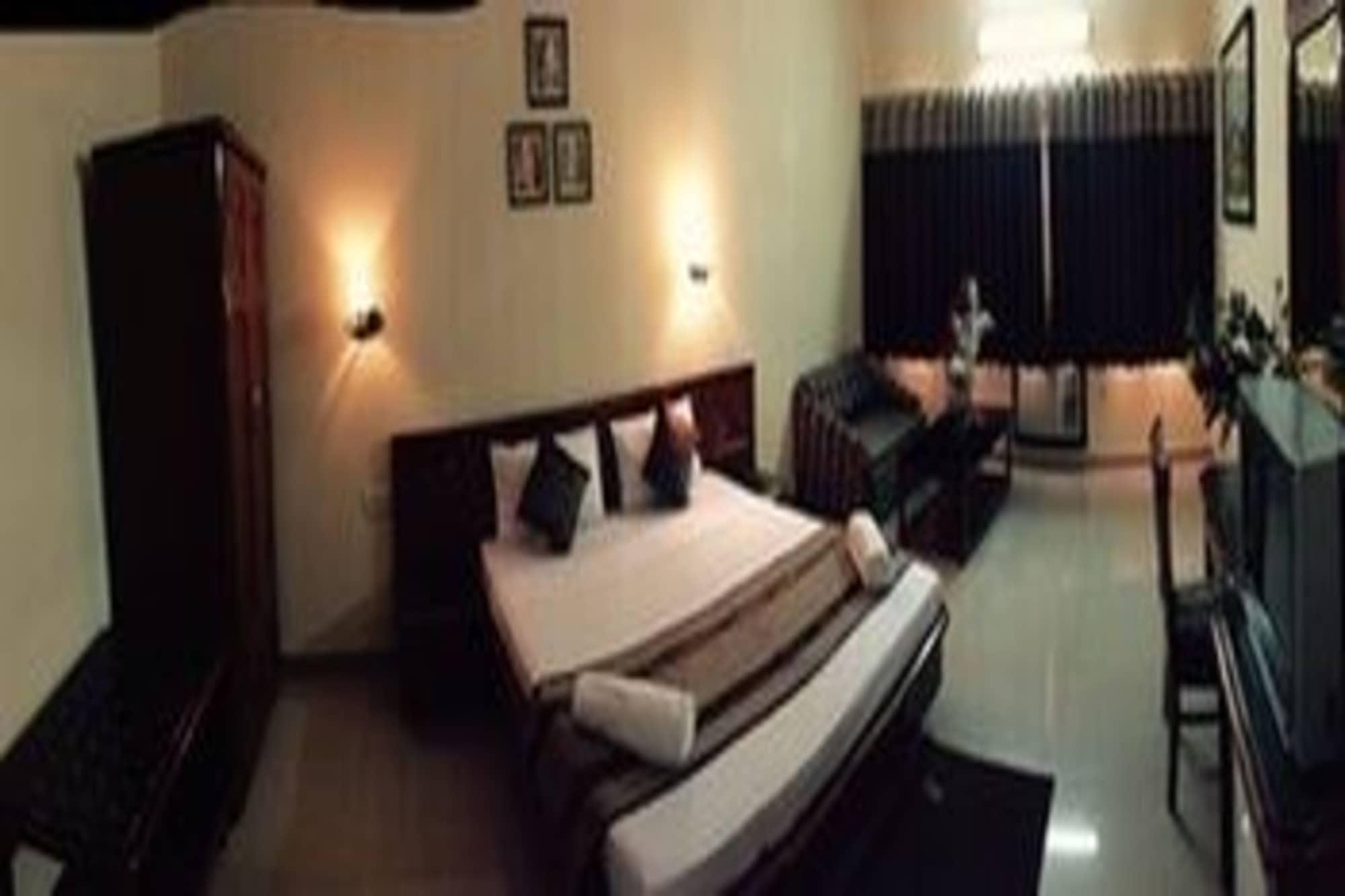 Airport Hotel New Delhi Exteriör bild