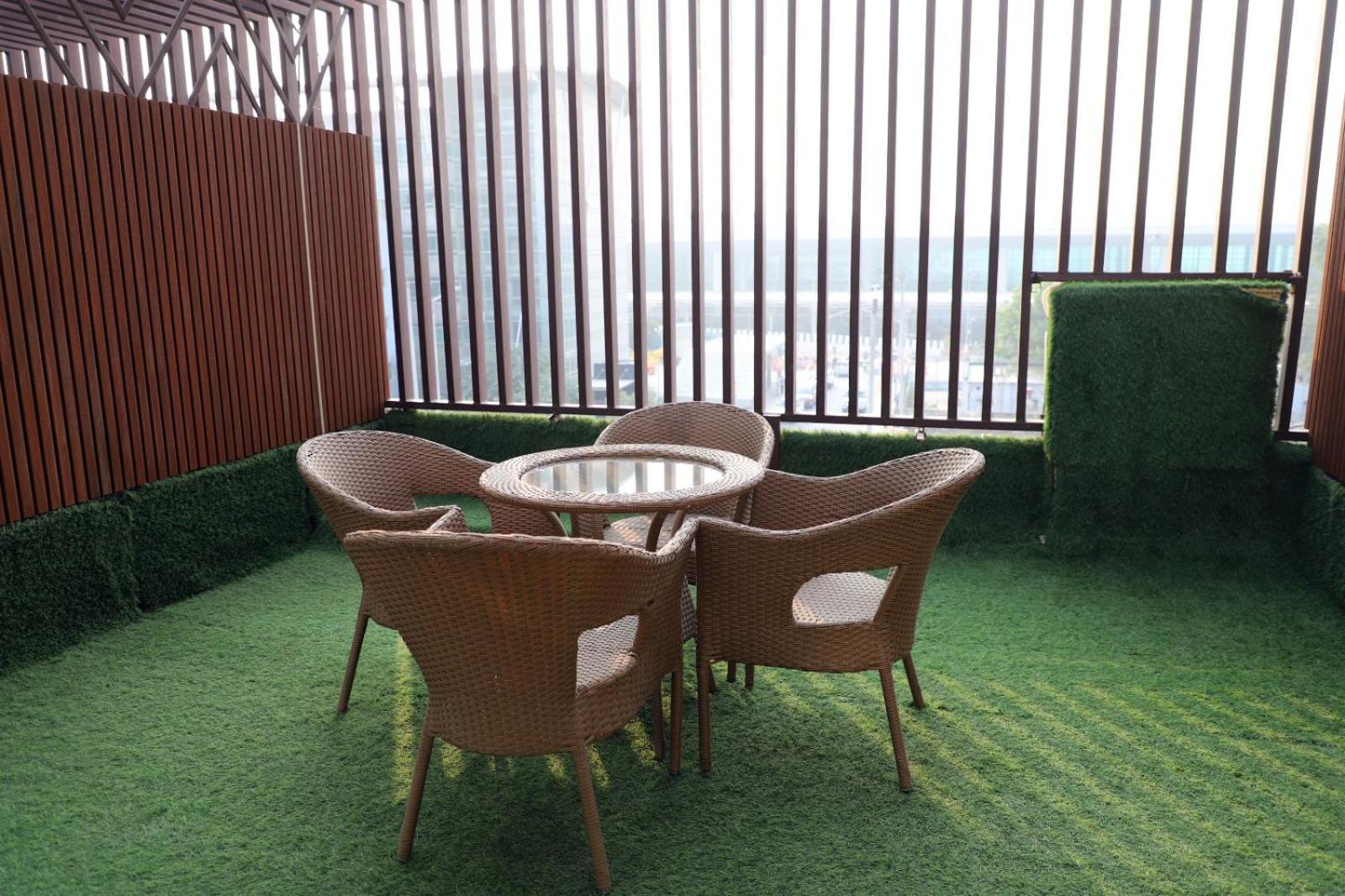 Airport Hotel New Delhi Exteriör bild