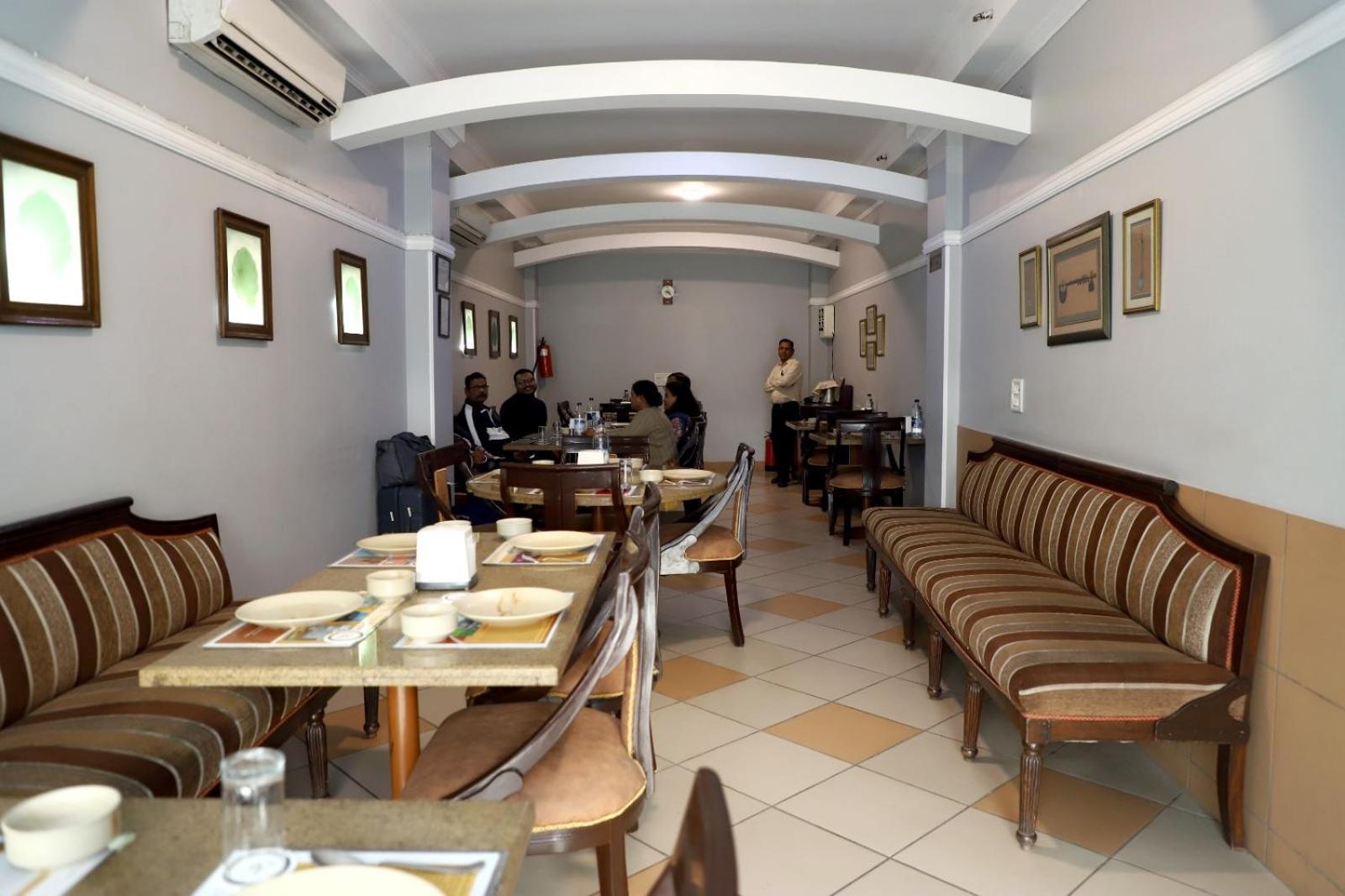 Airport Hotel New Delhi Exteriör bild