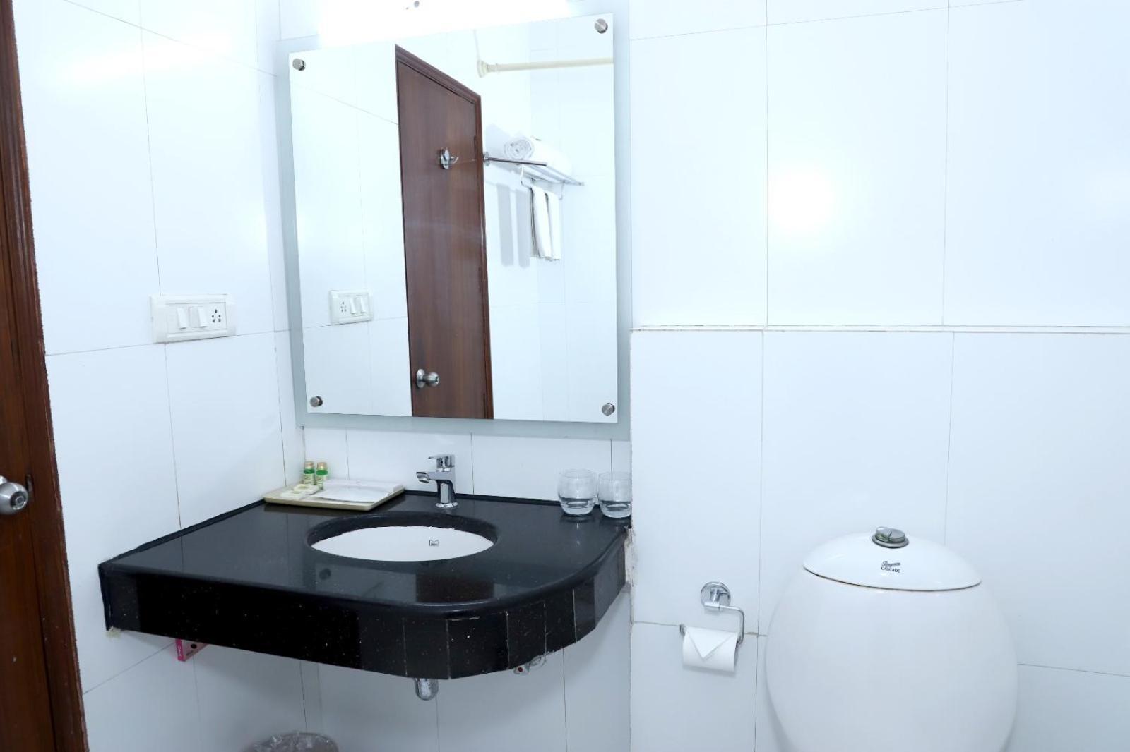Airport Hotel New Delhi Exteriör bild