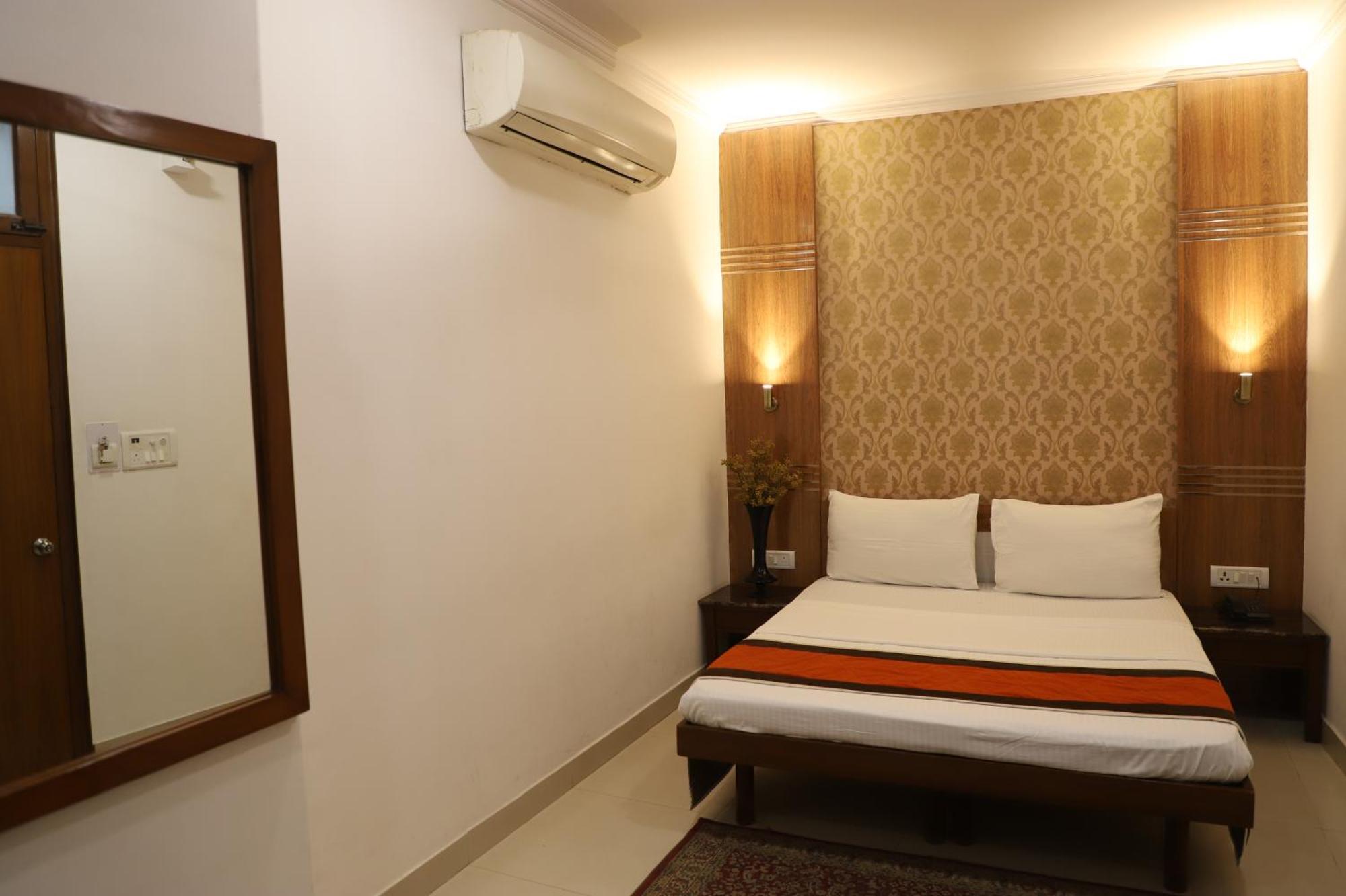 Airport Hotel New Delhi Exteriör bild