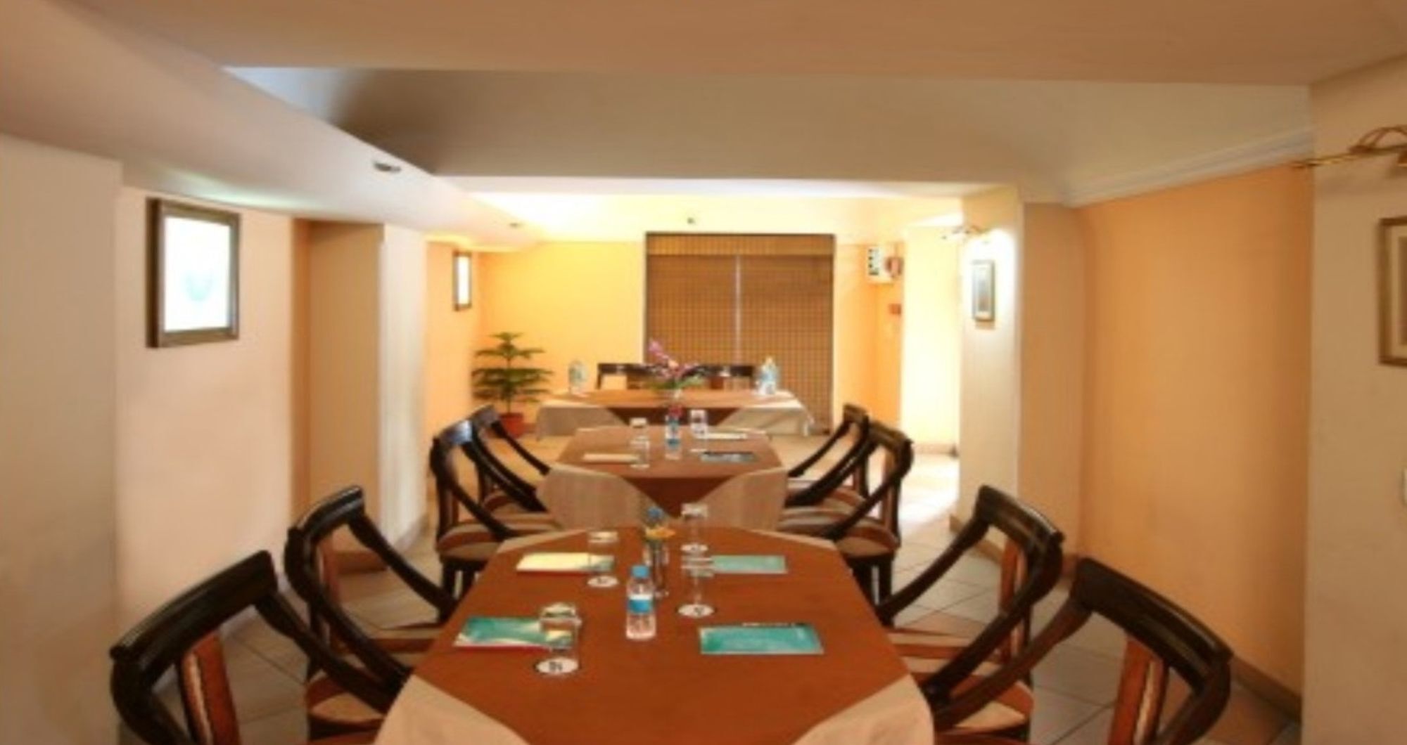 Airport Hotel New Delhi Exteriör bild